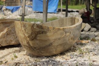 Natural stone bath tub in Polished Onyx