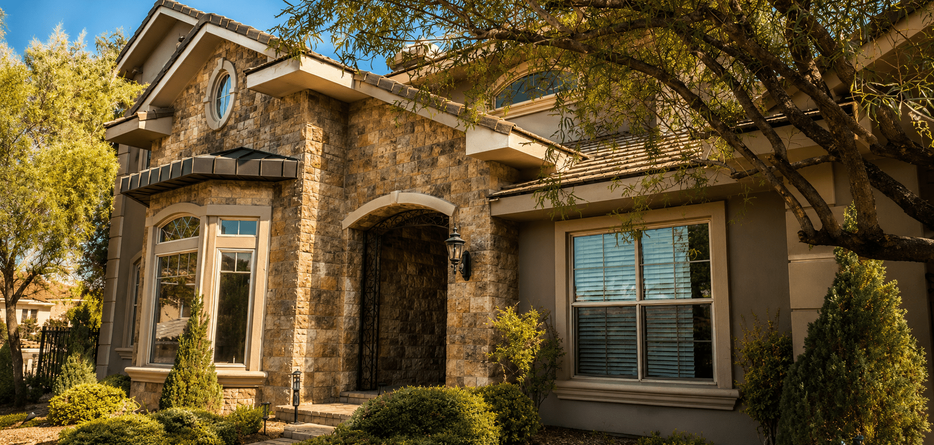 Natural Stone Veneer vs. Manufactured Stone: What’s the Real Difference?
